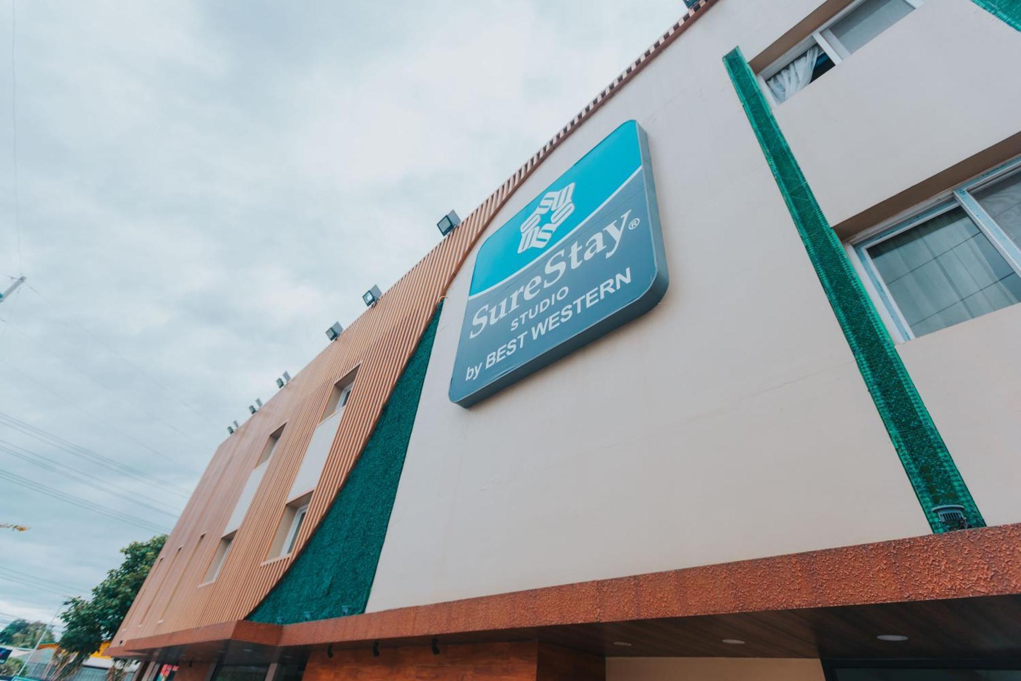 Surestay Studio By Best Western Clarkview Angeles City Exteriör bild