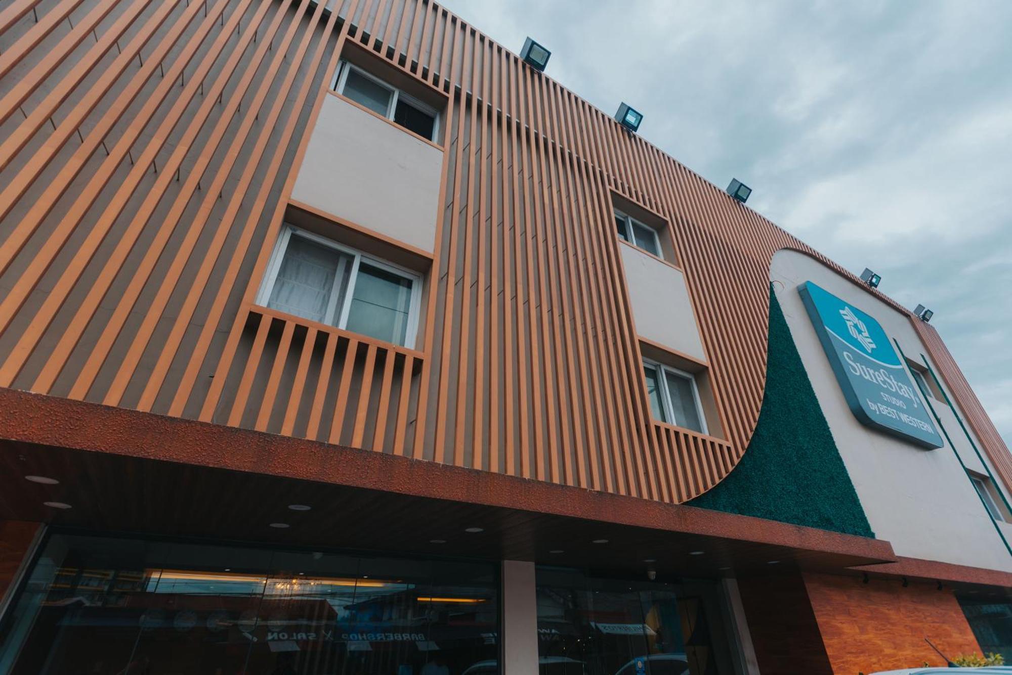 Surestay Studio By Best Western Clarkview Angeles City Exteriör bild