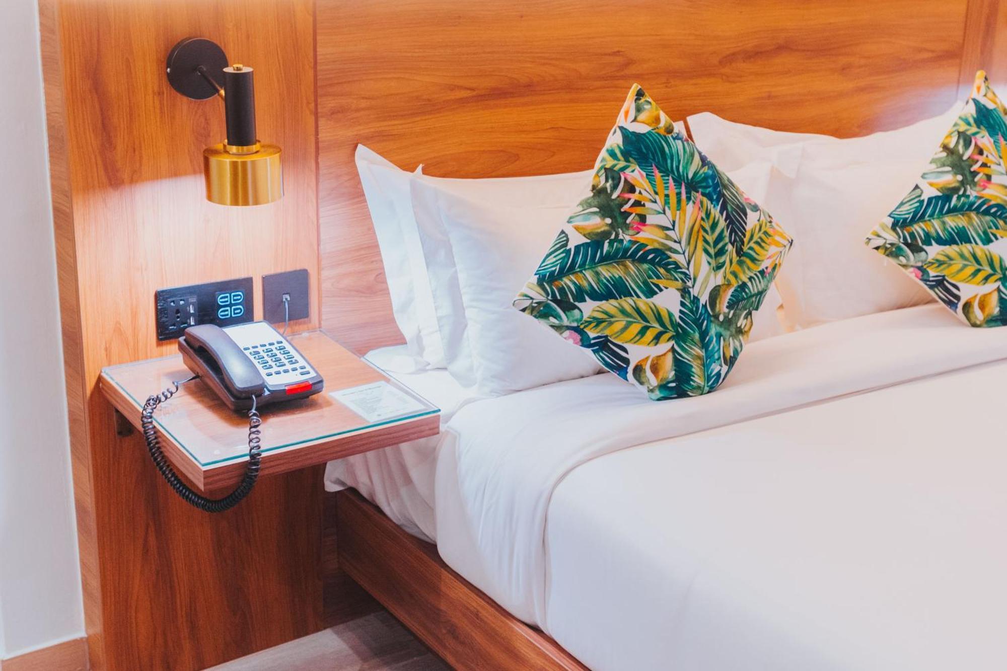 Surestay Studio By Best Western Clarkview Angeles City Exteriör bild