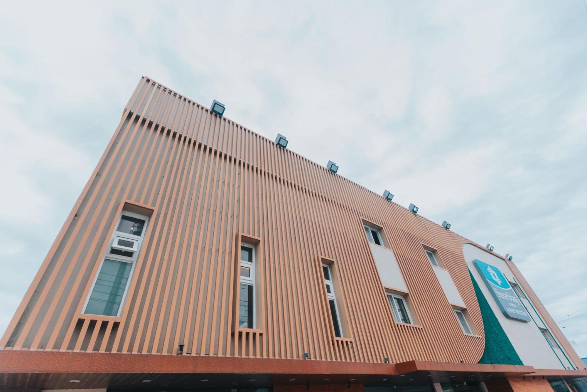 Surestay Studio By Best Western Clarkview Angeles City Exteriör bild
